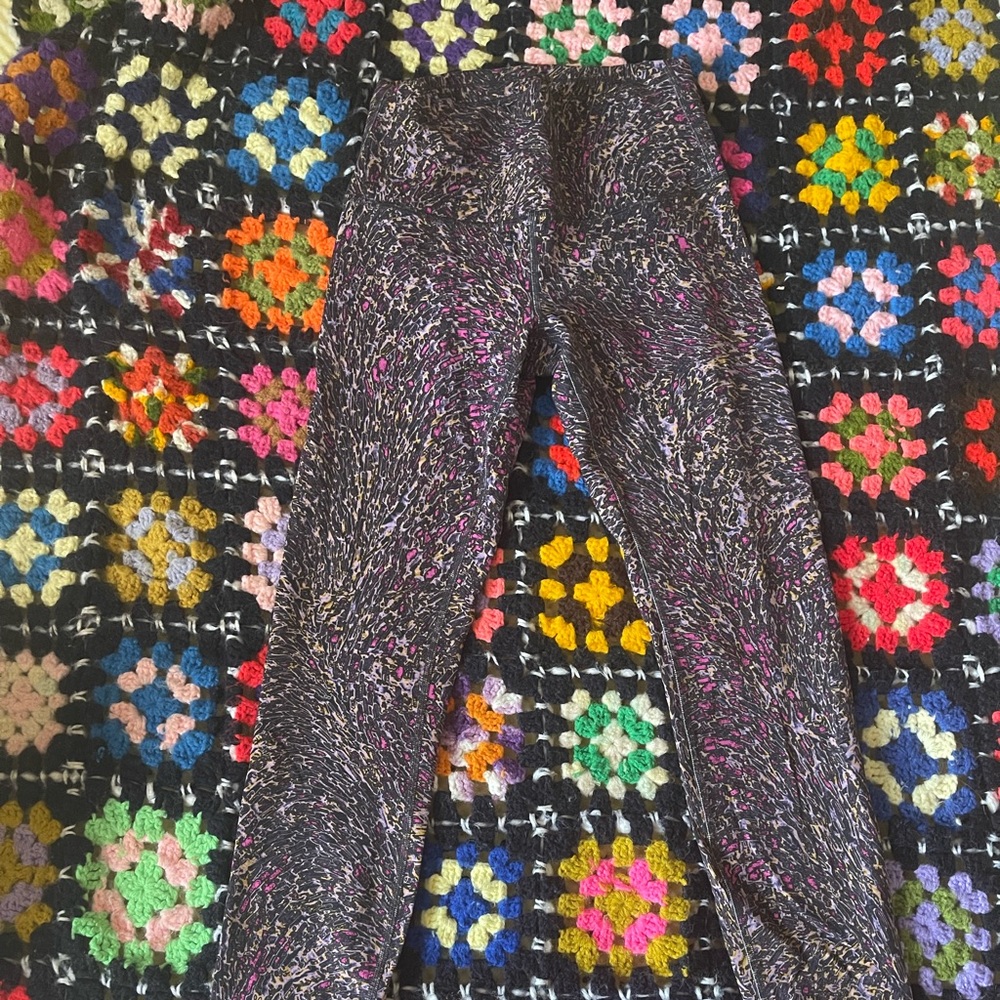 Lululemon wunder under leggings. Size 6.